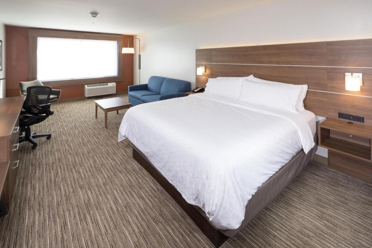 Holiday Inn Express & Suites Alpena - Downtown By Ihg Номер фото