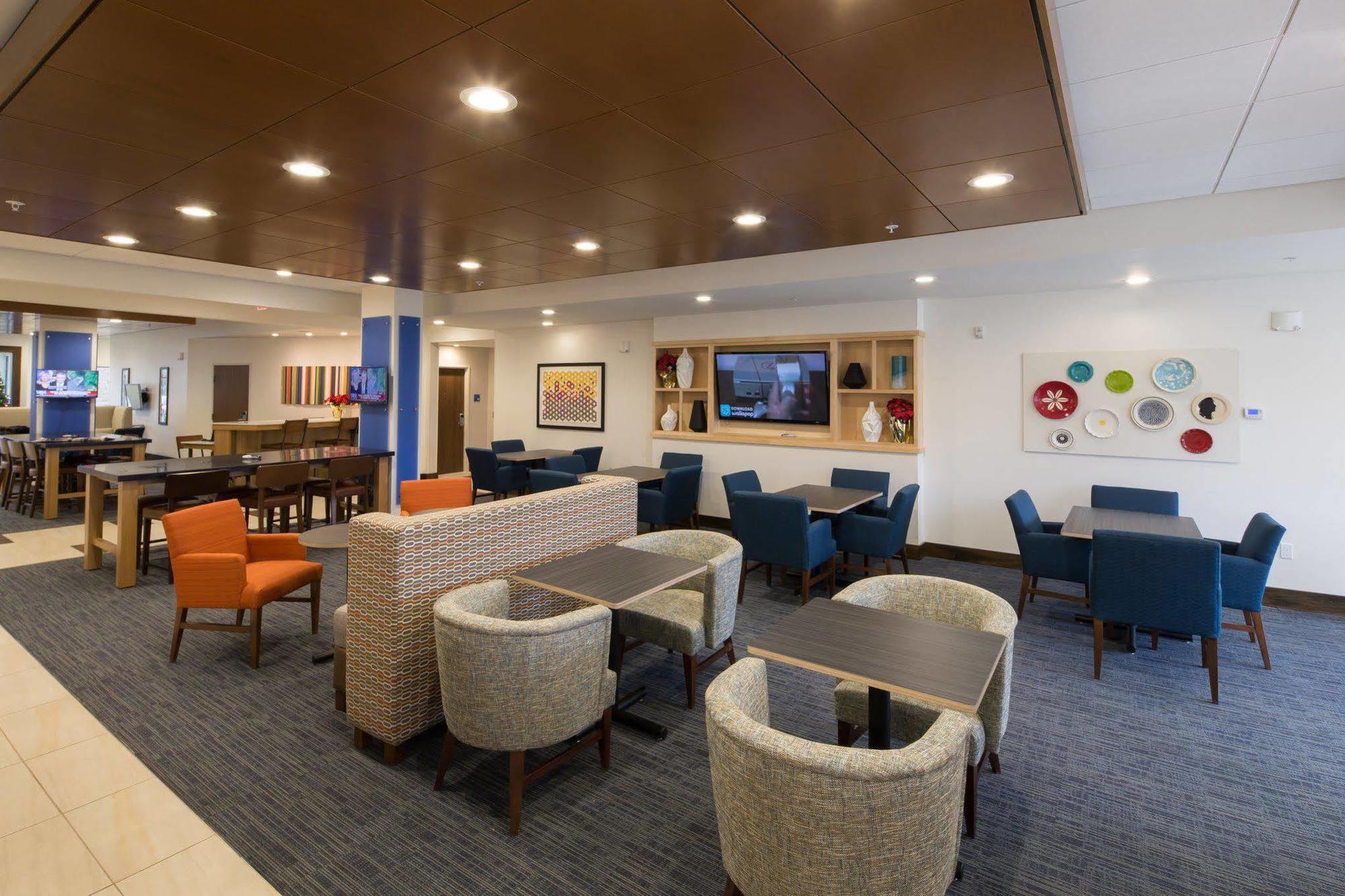 Holiday Inn Express & Suites Alpena - Downtown By Ihg Экстерьер фото